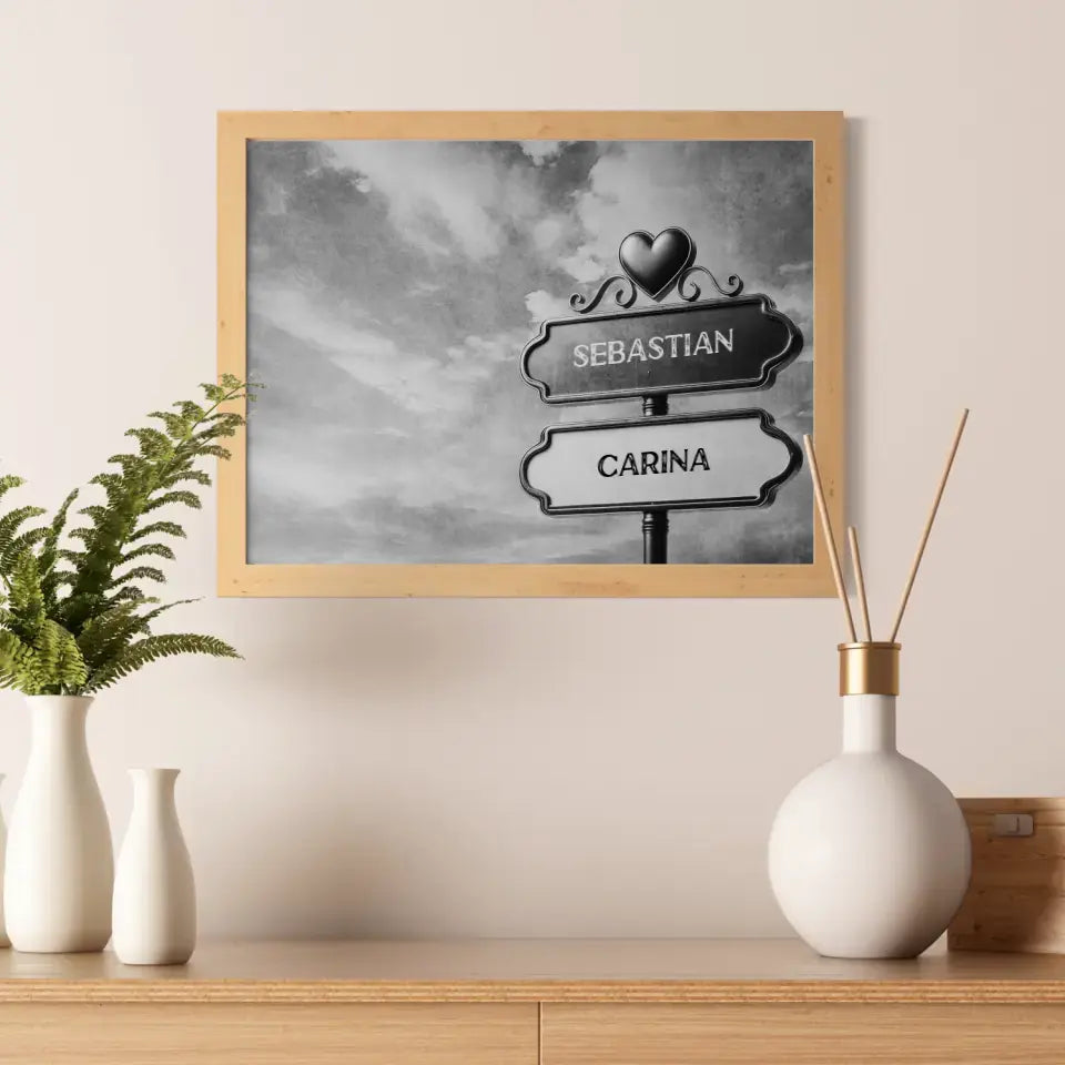 Personalisiertes Poster Liebe Wegweiser Schwarz Weiß dicht bewölkt mit Namen