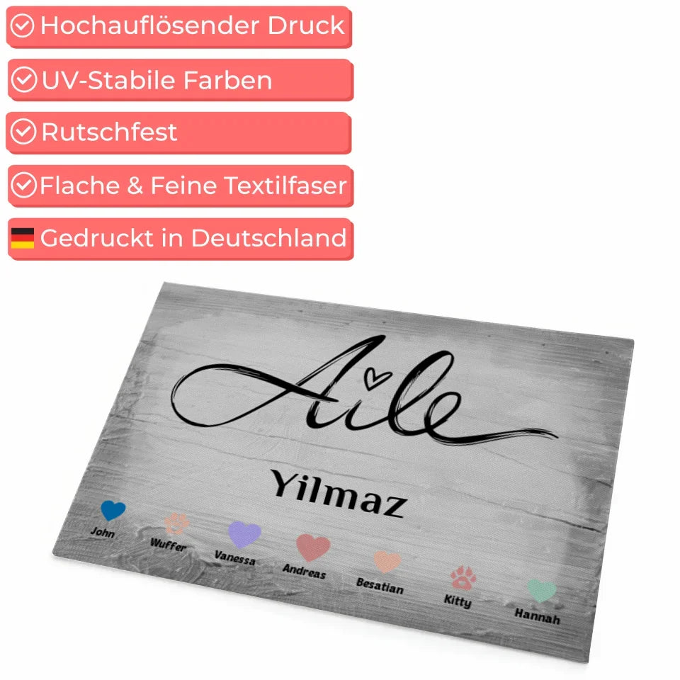 Personalisierte Fußmatte Familie Aile mit Herzen und Haustieren 4