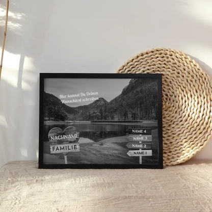 Personalisiertes Poster Familie Wegweiser Bergsee Schwarz Weiß & Wunschtext