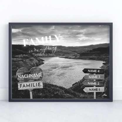 Personalisiertes Poster Familie Wegweiser See im Tal Schwarz Weiß & Familienspruch