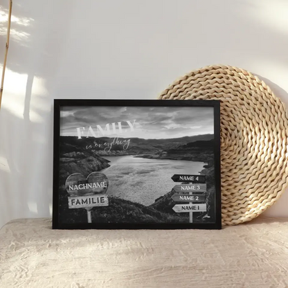 Personalisiertes Poster Familie Wegweiser See im Tal Schwarz Weiß & Familienspruch