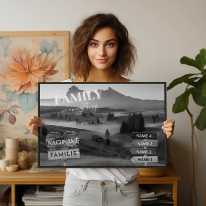 Personalisiertes Poster Familie Wegweiser Nebeliges Tal Schwarz Weiß & Familienspruch