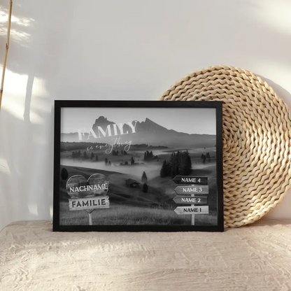 Personalisiertes Poster Familie Wegweiser Nebeliges Tal Schwarz Weiß & Familienspruch