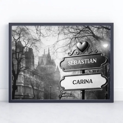 Personalisiertes Poster Wegweiser Schwarz Weiß alte Stadt