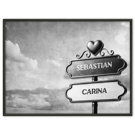 Liebes Poster mit Namen Wegweiser Wolkig Schwarz Weiß Für Paare