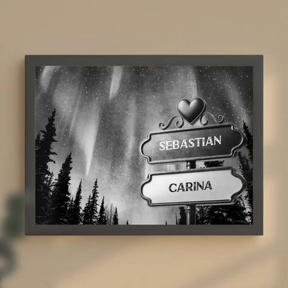 Personalisiertes Poster Paare Wegweiser Schwarz Weiß Himmel Nordlichter