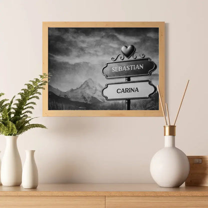 Personalisiertes Poster Wegweiser Schwarz Weiß Bergtal mit Namen