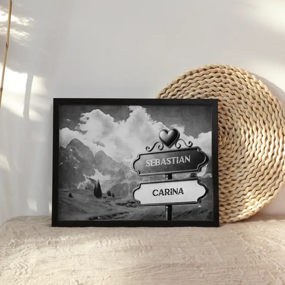 Personalisiertes Poster Wegweiser Schwarz Weiß Berglandschaft mit Namen