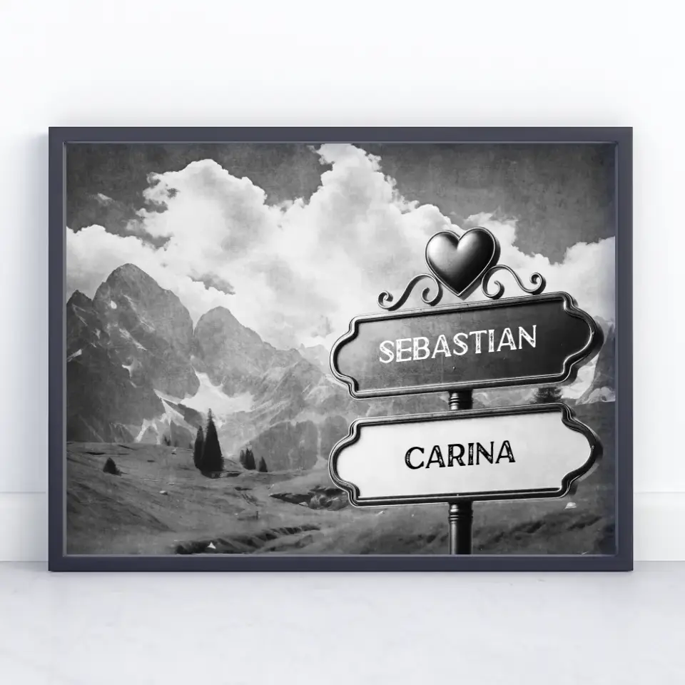 Personalisiertes Poster Wegweiser Schwarz Weiß Berglandschaft mit Namen