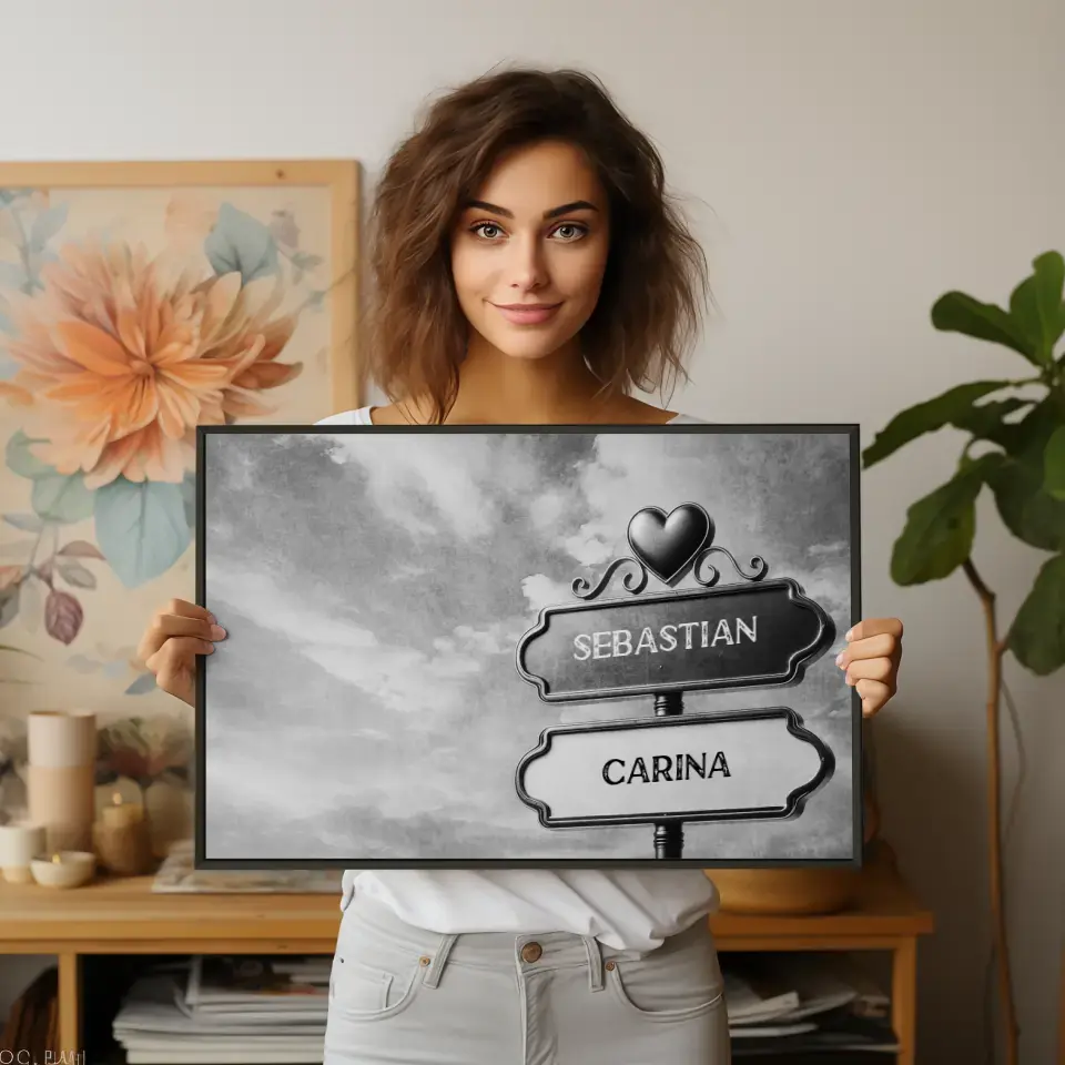 Personalisiertes Poster Liebe Wegweiser Schwarz Weiß dicht bewölkt mit Namen