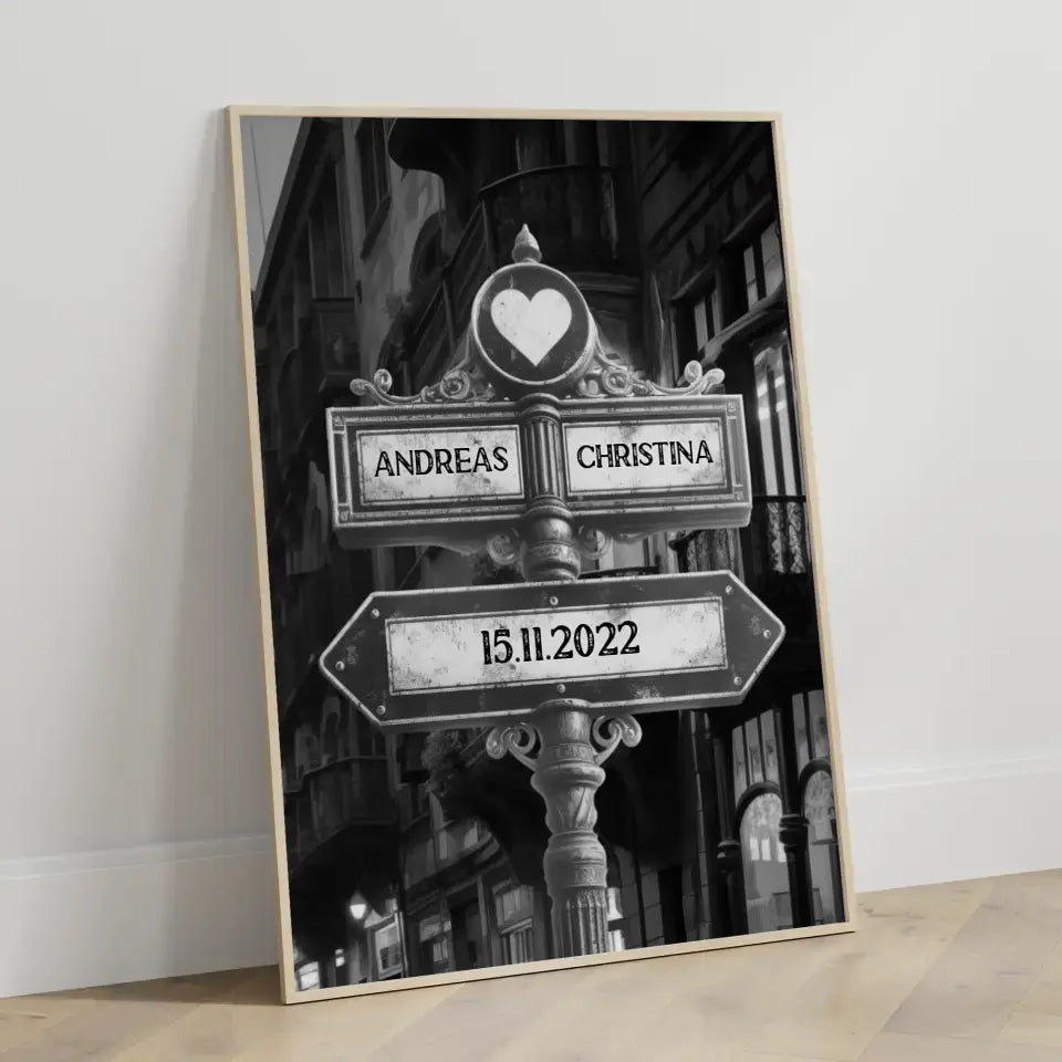 Personalisiertes Poster Liebe Wegweiser Altstadt Schwarz Weiß mit Namen