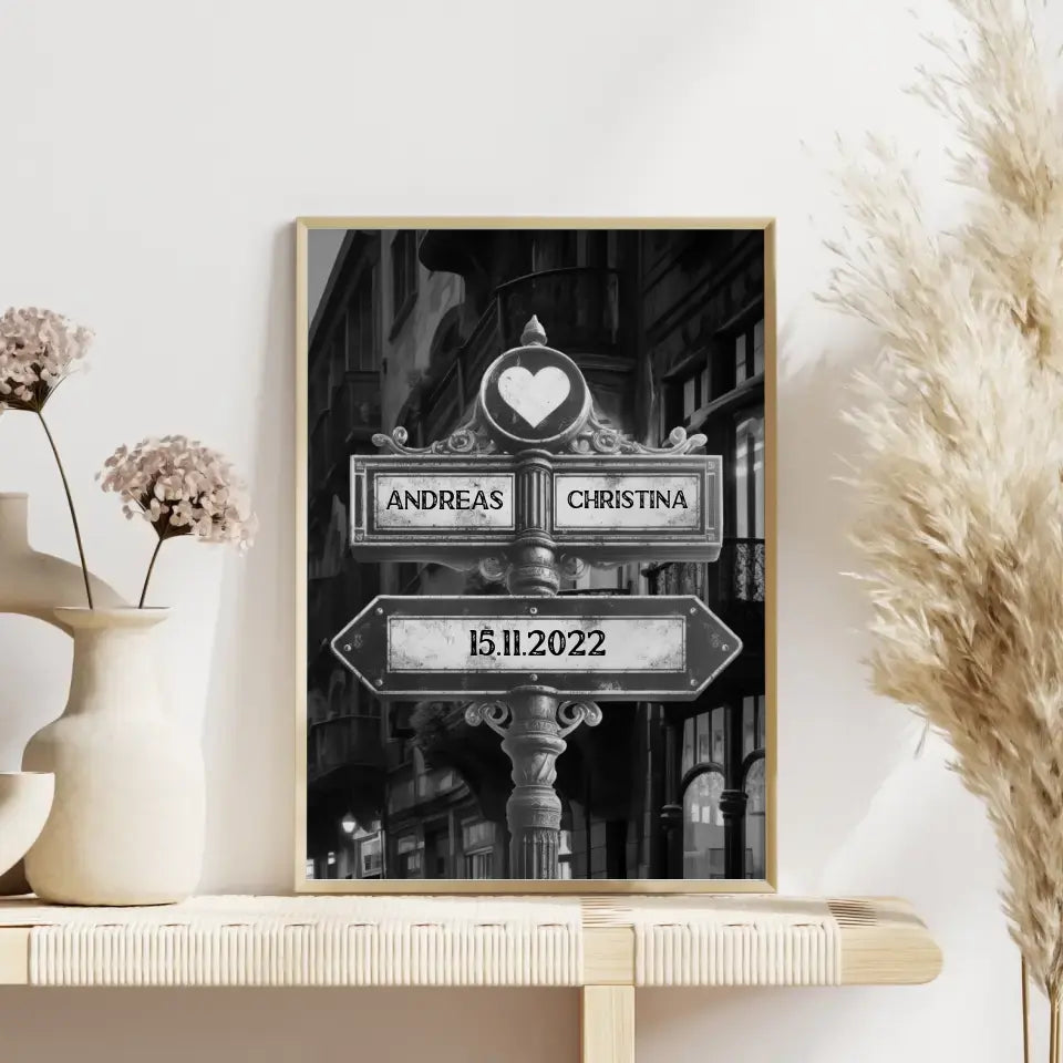 Personalisiertes Poster Liebe Wegweiser Altstadt Schwarz Weiß mit Namen