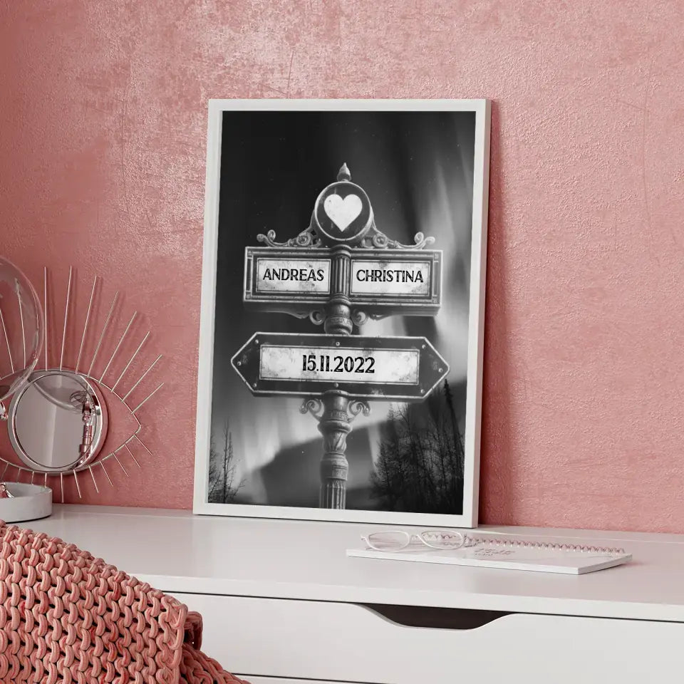 Personalisiertes Poster Wegweiser mit Herz Polarlichter Schwarz Weiß