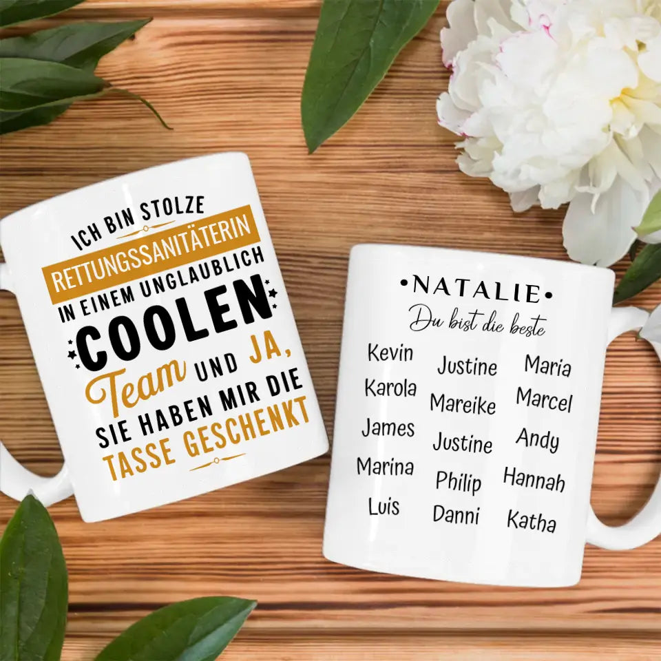 Lustige Tasse Ich bin stolze Rettungssanitäterin in coolen Team