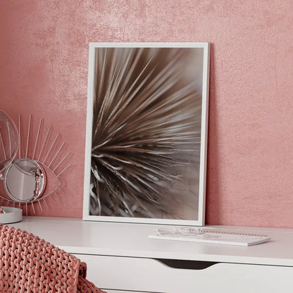 Elegante Poster mit zarten Federn in Beige und Braun für dein Zuhause