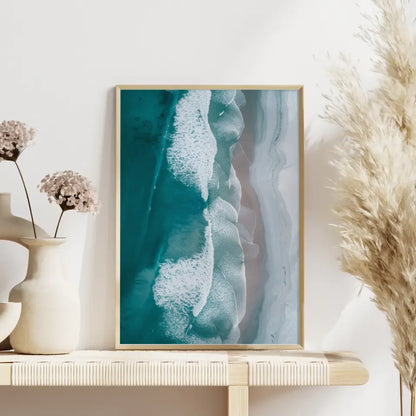 Atemberaubender Küsten Poster mit blauem Wasser und weißem Sandstrand