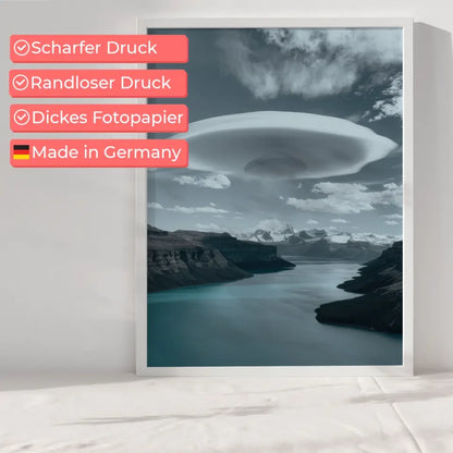 Türkisfarbener See mit Wolkenformation Landschafts Poster für jedes Zimmer