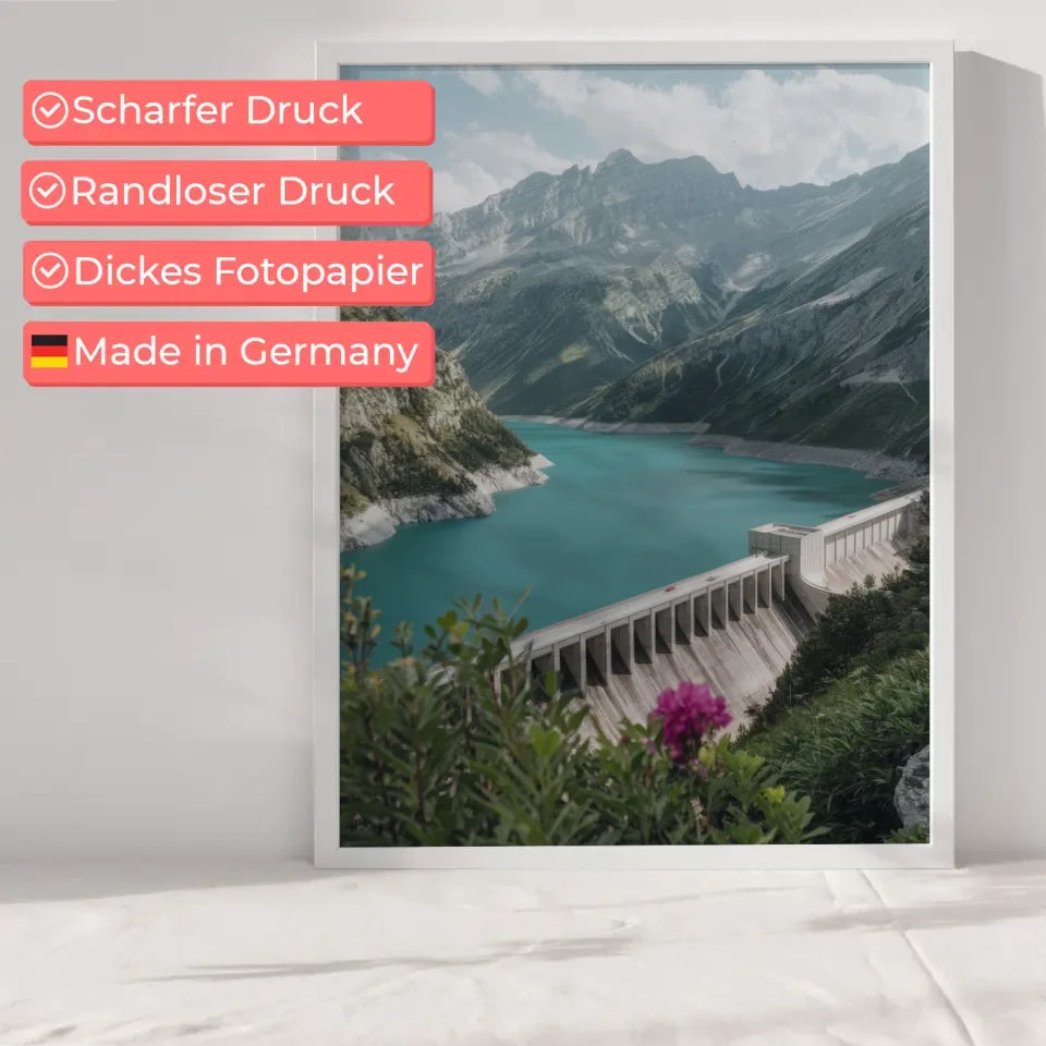 Poster traumhafte Berglandschaft mit türkisblauem See und Damm