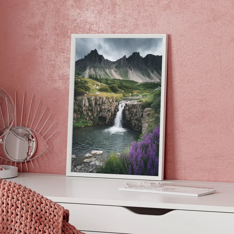 Poster von atemberaubender Naturlandschaft mit Wasserfall und Bergen