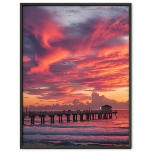 Sonnenuntergang Poster am Strand mit Pier und dramatischem Himmel