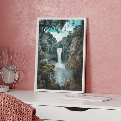 Poster Wasserfall im grünen Dschungel für natürliche Atmosphäre Zuhause