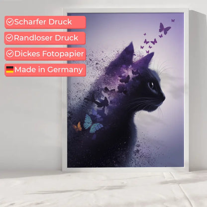 Faszinierendes Katzenkopf Poster mit Schmetterlingen und sanften Farben