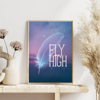 Poster mit Pastellfeder und inspirierendem Zitat FLY HIGH für dein Zuhause