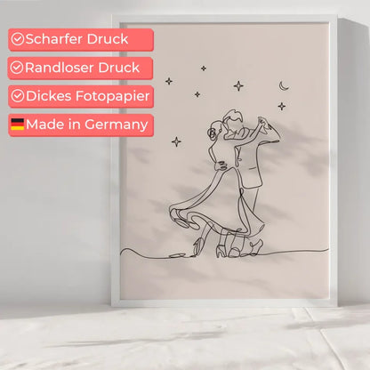 Minimalistisches Poster Paar unter sternenklarem Nachthimmel tanzen