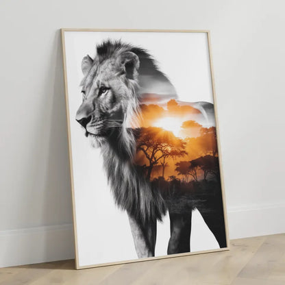 Majestätischer Löwe Poster mit afrikanischem Sonnenaufgang im Hintergrund
