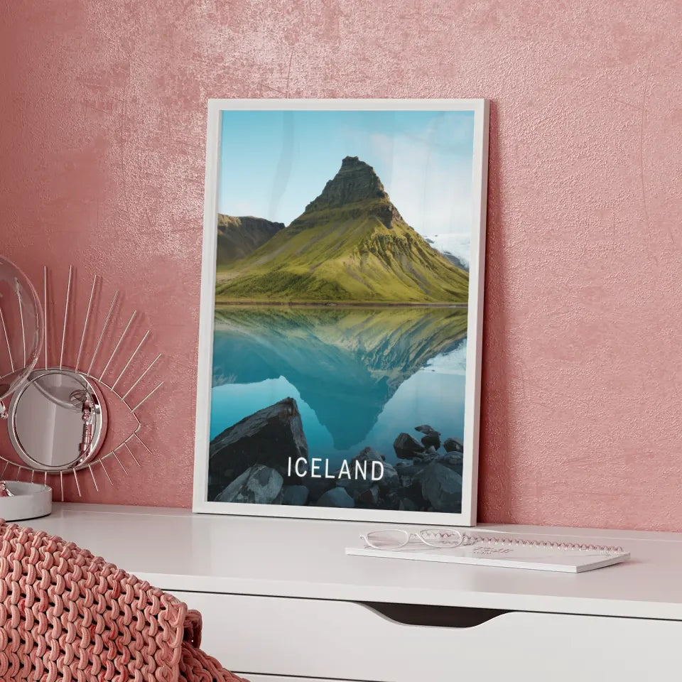 Poster von Island mit türkisfarbenem Gletschersee und Bergen