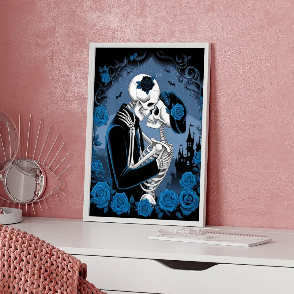 Gothic Poster Skelett Paar umarmt mystische Atmosphäre mit Rosen