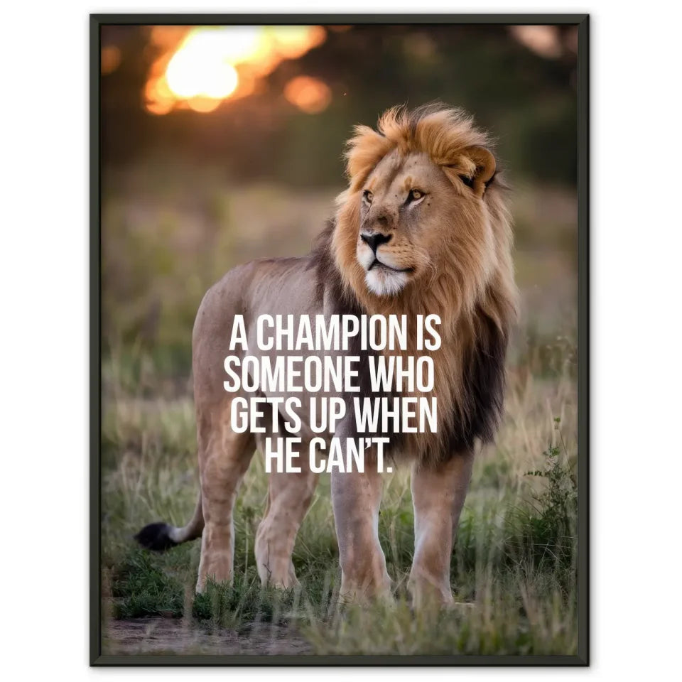 Majestätischer Löwe Poster mit kraftvollem Zitat in goldenem Licht
