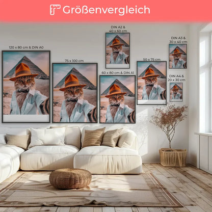 Poster mit süßer Katze im orangefarbenen Hut vor der Cheops-Pyramide