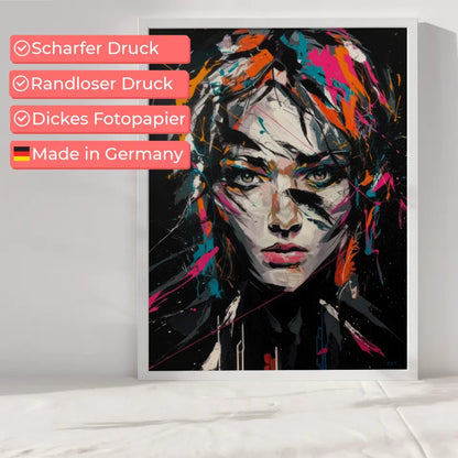 Abstraktes Poster mit faszinierendem weiblichen Gesicht in Farben