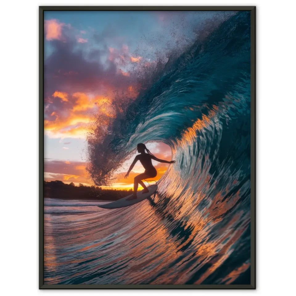 Poster Surferin auf Welle im Sonnenuntergang mit kreativen Farben