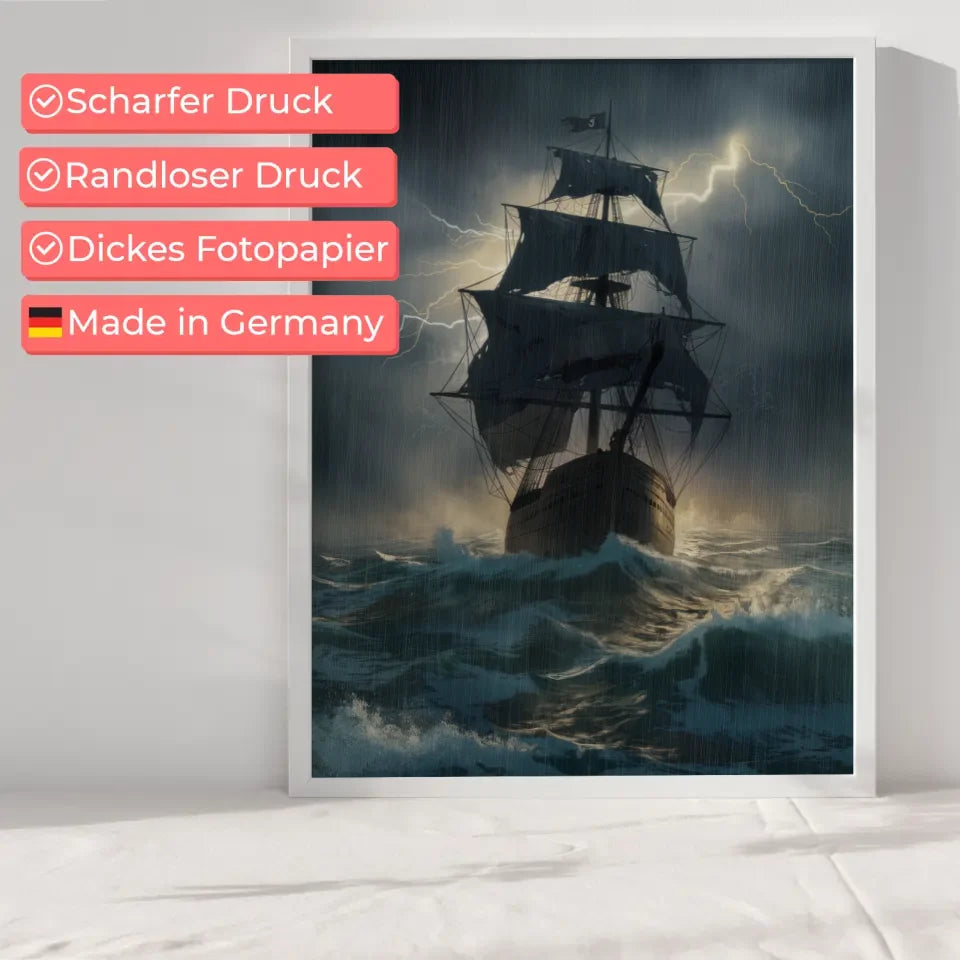 Dramatisches Poster alter Schiffe in stürmischer See mit Blitzlicht