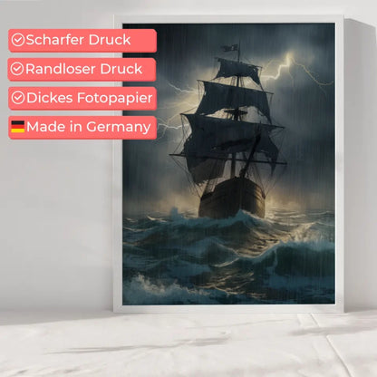 Dramatisches Poster alter Schiffe in stürmischer See mit Blitzlicht