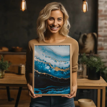 Eleganter Poster mit fließendem Design in Blau und Gold für stilvolle Räume