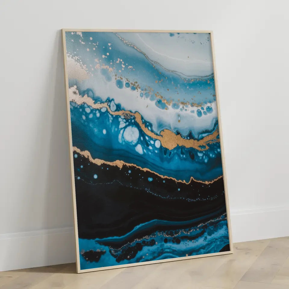 Eleganter Poster mit fließendem Design in Blau und Gold für stilvolle Räume