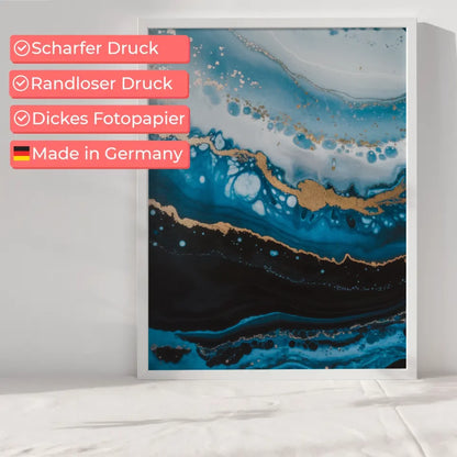 Eleganter Poster mit fließendem Design in Blau und Gold für stilvolle Räume