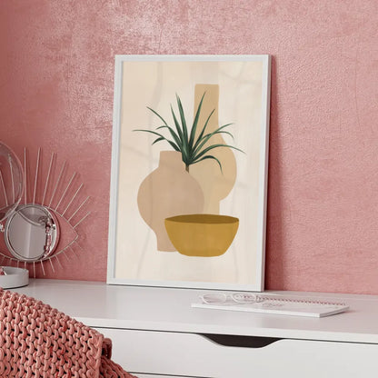 Minimalistisches Poster mit Pflanze in Vase und senfgelber Schale