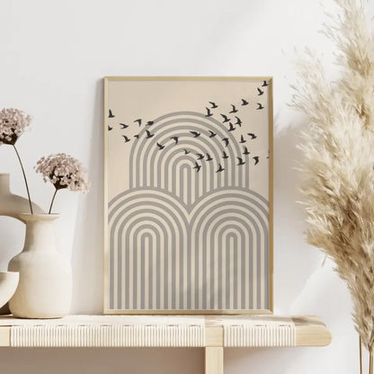 Minimalistisches Poster mit Vögeln und Bögen in Beige gestalten