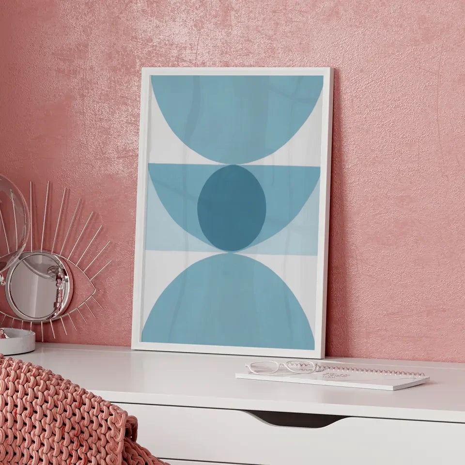 Minimalistisches Poster mit geometrischen Formen in Hellblau