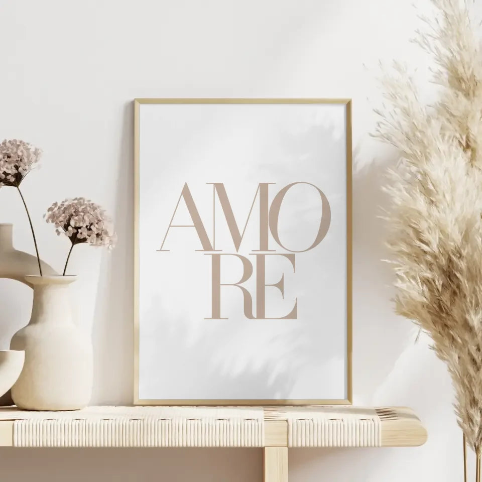 Minimalistisches AMORE Poster in Beige Hellbraun für jeden Raum