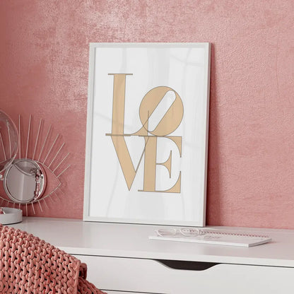 Minimalistisches LOVE Poster in Beige auf weißem Hintergrund kaufen