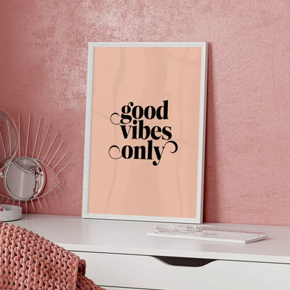 Poster mit gutem Vibe – Minimalistisches Design in Pastellrosa