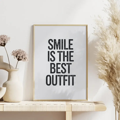 Poster mit Zitat Smile is the best Outfit im minimalistischen Design