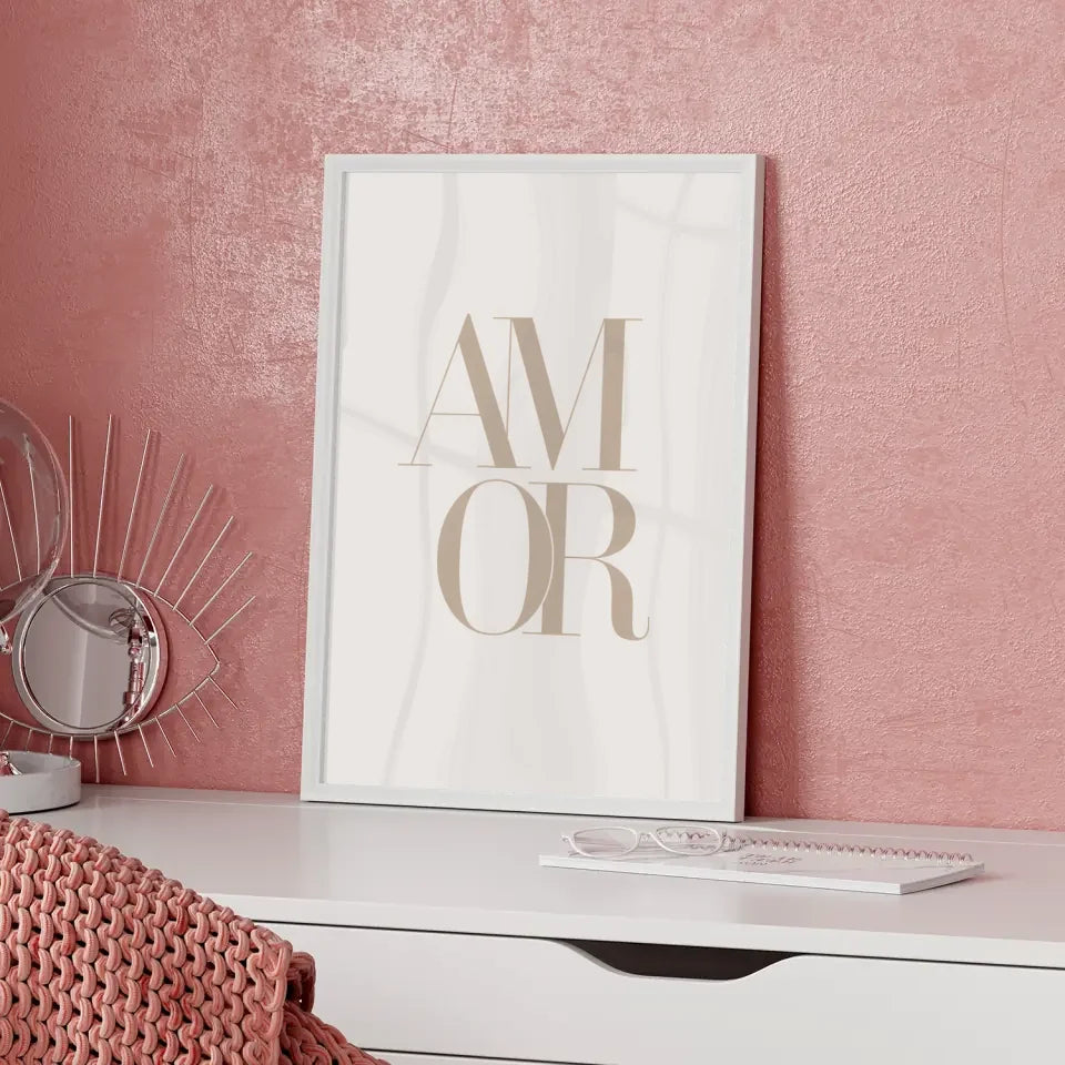 Minimalistisches Poster mit AMOR in Beige für moderne Wände