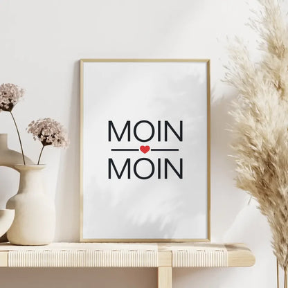 Minimalistisches Moin Moin Poster mit Herz in Schwarz auf Weiß