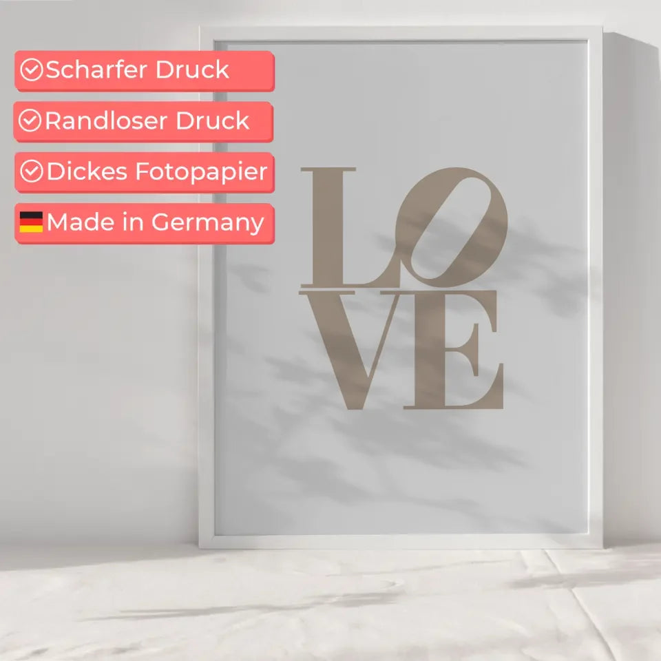 Minimalistisches LOVE Poster in Beige für elegante Wohnräume